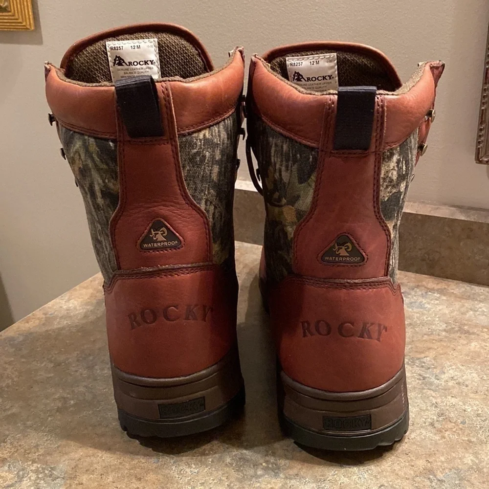 NEW, ROCKY 600, WATERPROOF, THINSULATE/INSULATION SIZE 12M BOOTS. BR